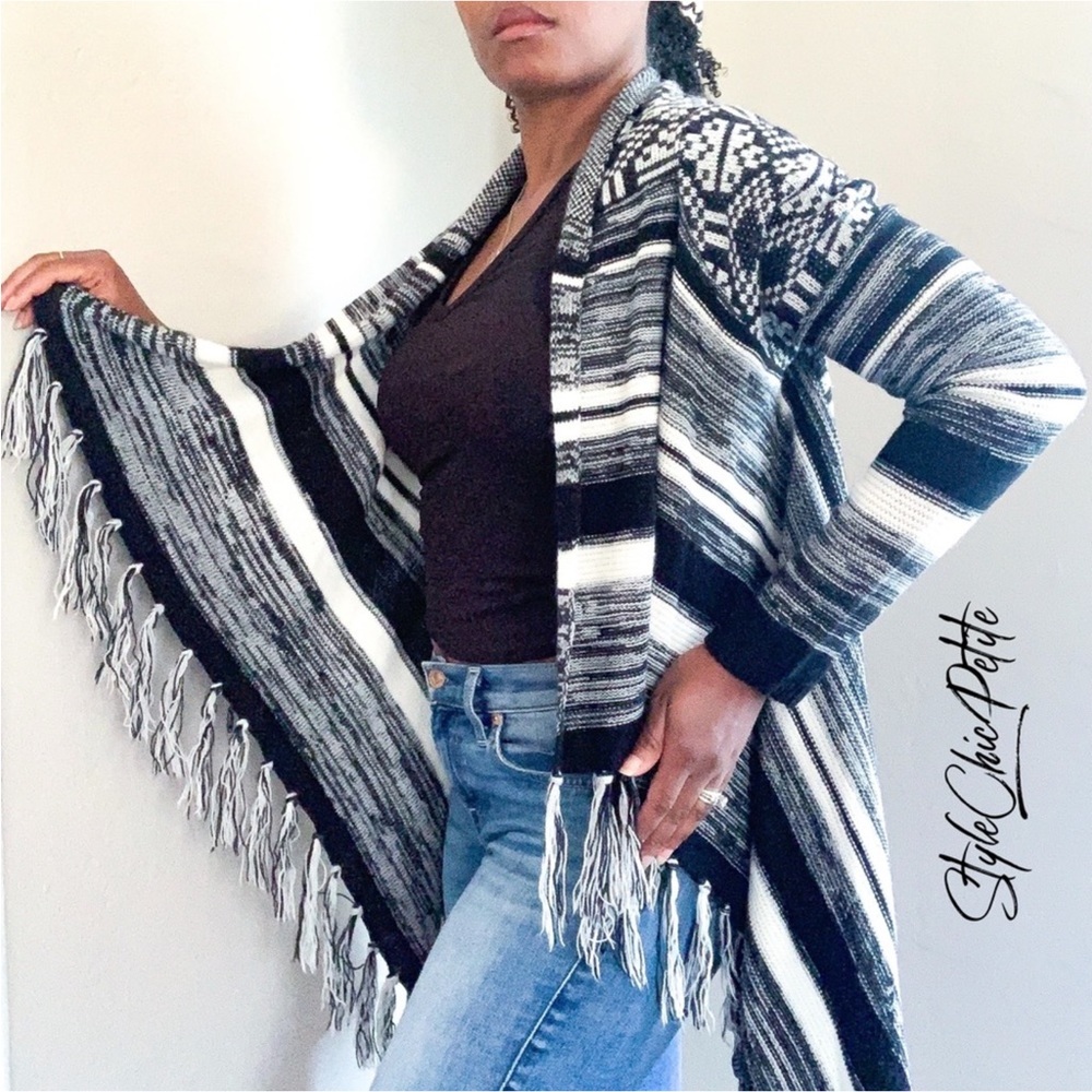 Hooked up by I.O.T Black & White Fringe Asymmetrical Cardigan Size S